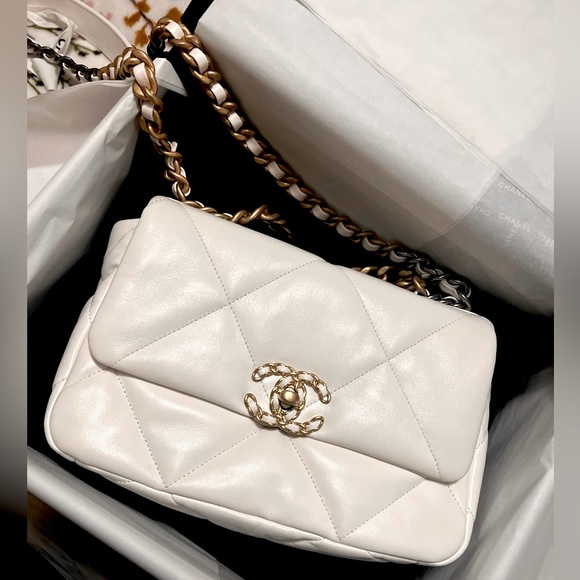 NWT CHANEL 19 HANDBAG AUTHENTIC - Picture 2 of 7